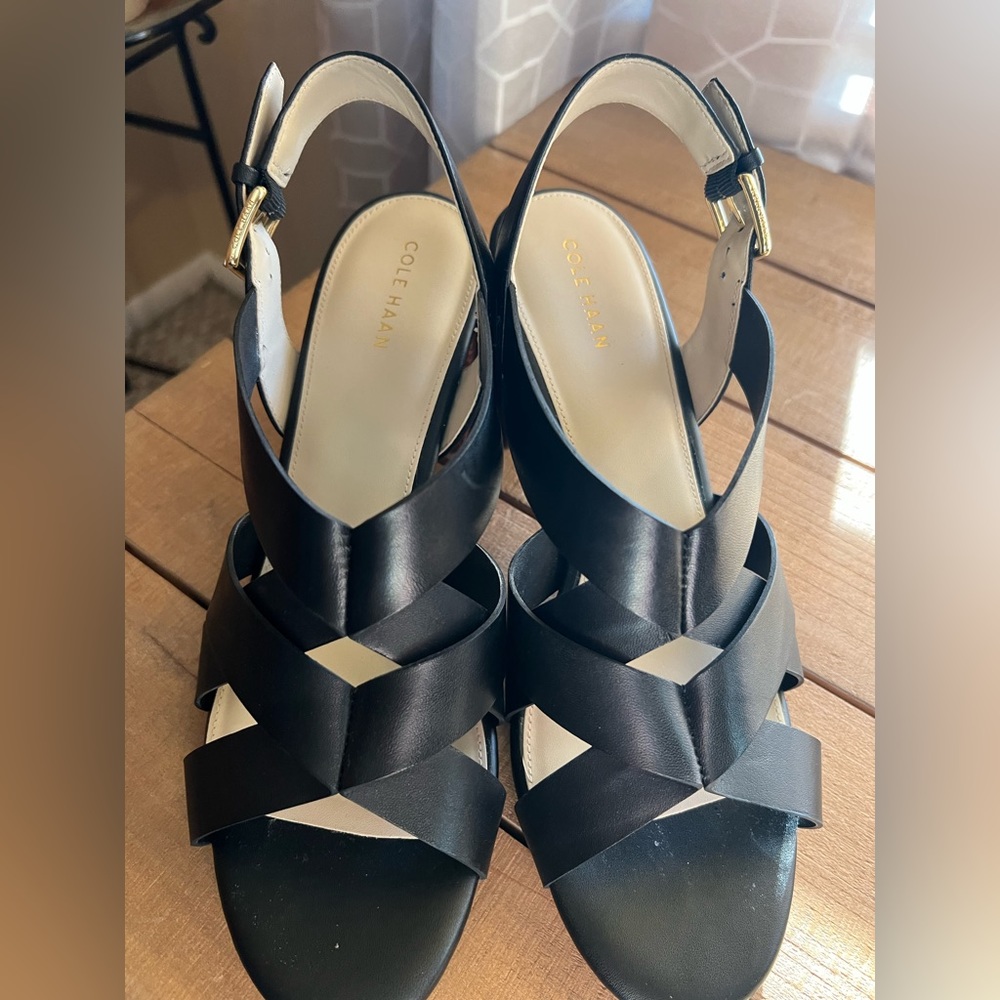COLE HAAN
Jamie Criss-Cross Sandals